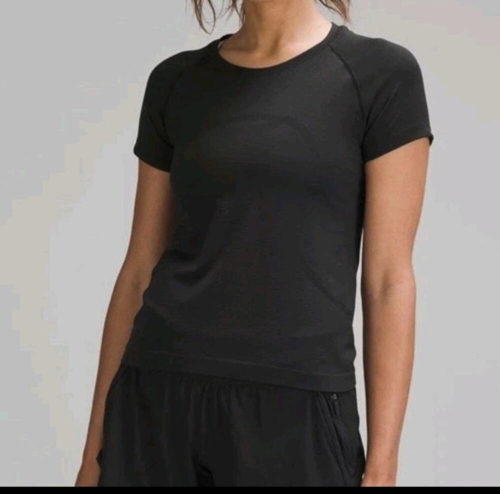 Lululemon Activewear Swiftly Tech Short Sleeve Shirt 2.0 Black Size 8 Tee Top